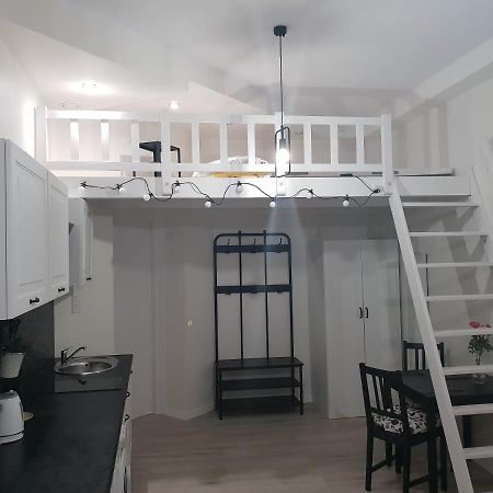 Przytulna Kawalerka Z Antresola Apartman Katowice Kültér fotó