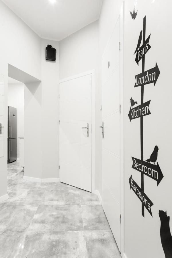 Przytulna Kawalerka Z Antresola Apartman Katowice Kültér fotó